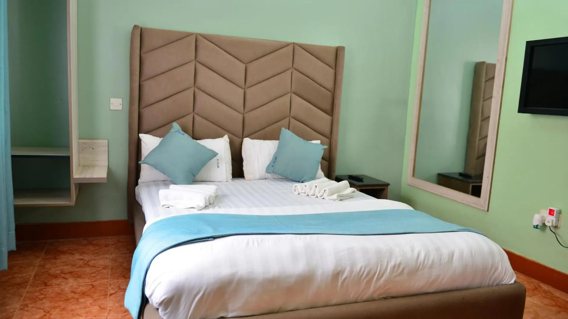 E Club Hotel 坎帕拉